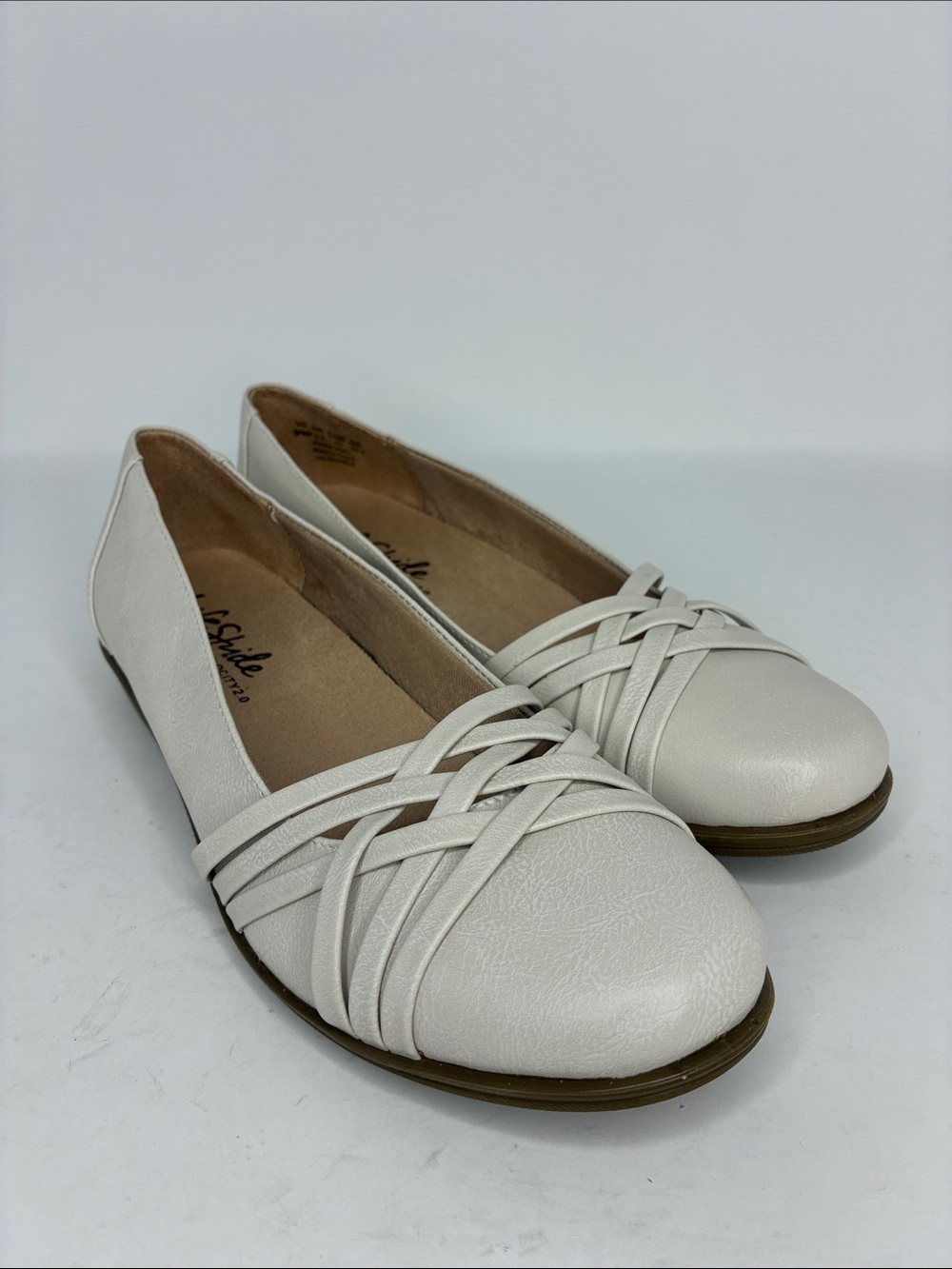 NWOT Life stride Velocity 2.0 Classic Women's Cream Leather Slip-On Size 9